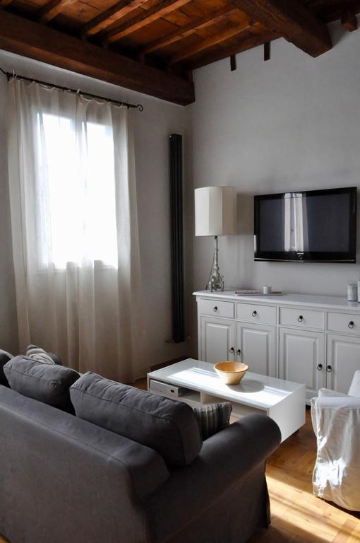 Borgo San Frediano - Flo Apartments ฟลอเรนซ์ ภายนอก รูปภาพ